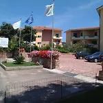 Quaint I Mirti Bianchi 1 Bedroom Sleeps 4 Bilo 4 Apartment *