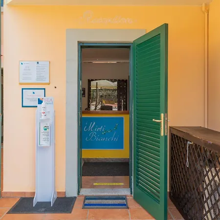 Quaint I Mirti Bianchi 1 Bedroom Sleeps 4 Bilo 4 Apartment Santa Teresa Gallura