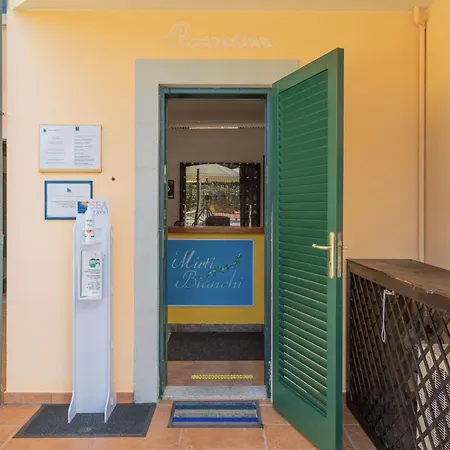 Lejlighed Quaint I Mirti Bianchi 1 Bedroom Sleeps 4 Bilo 4
